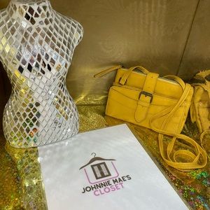 Little yellow crossbody bag
 - SEEK PEEK Posh Show LIVE @ladydivadi
